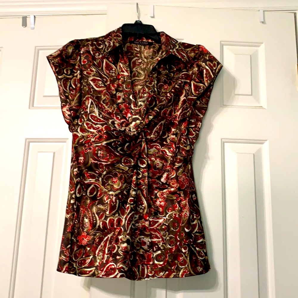 Beautiful silky top. Medium